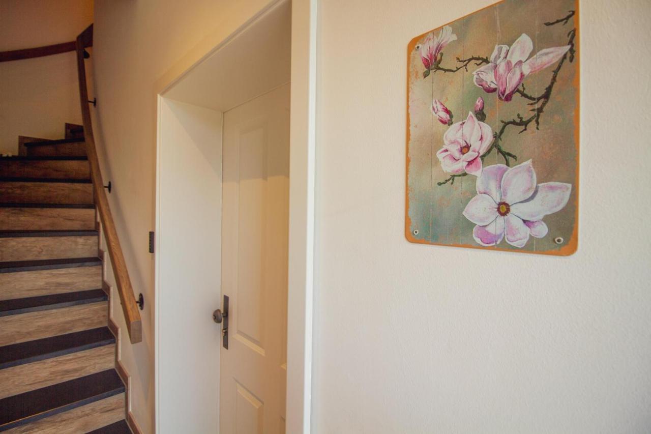 Up Besoeoek - Magnolie Mit Sauna Krummhörn Exteriér fotografie