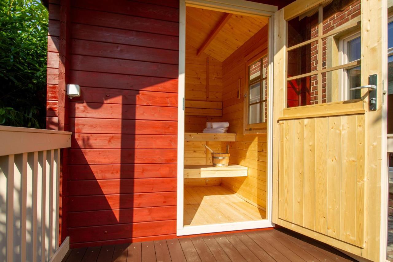 Up Besoeoek - Magnolie Mit Sauna Krummhörn Exteriér fotografie