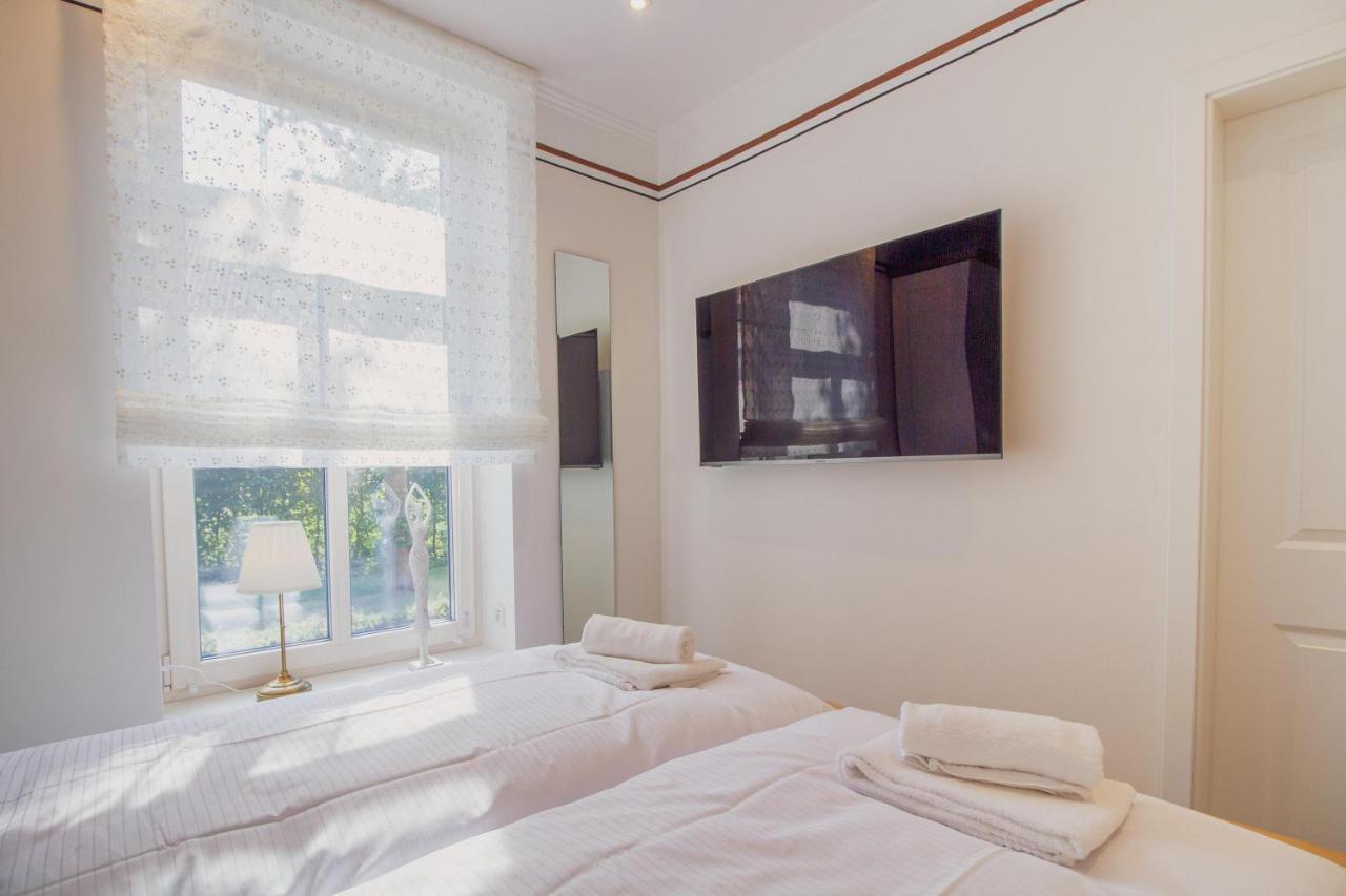 Up Besoeoek - Magnolie Mit Sauna Krummhörn Exteriér fotografie